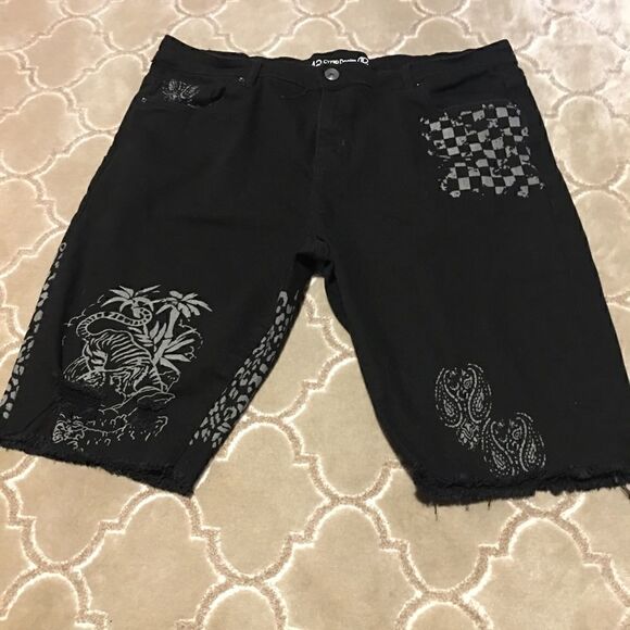 Crysp Denim distressed short   - Picture 1 of 8